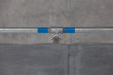 sigara izmaritleri yerde