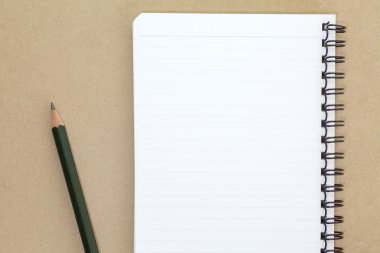 boş bir defter ve kalem