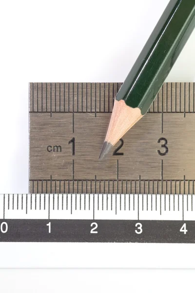 Lápis e régua de aço inoxidável — Fotografia de Stock