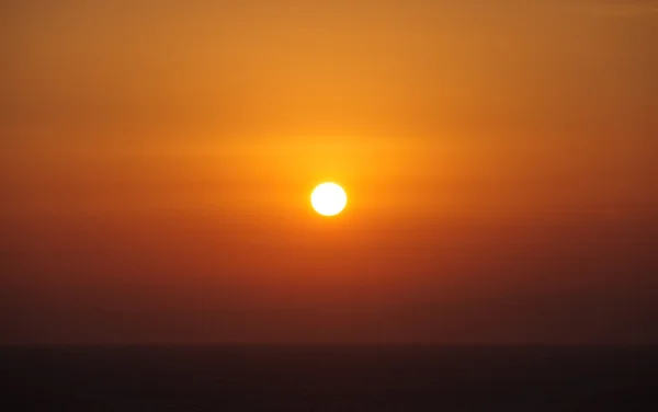 Nascer do sol sobre a cordilheira — Fotografia de Stock