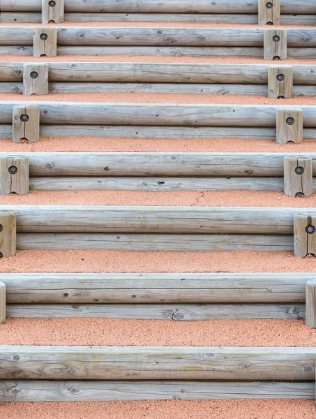 Lunghi gradini esterni in legno — Foto Stock