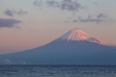 Fuji dağı ve göl