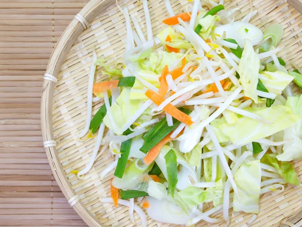 Germes de haricots et légumes frais — Photo