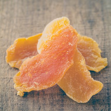 Kurutulmuş mango dilimleri