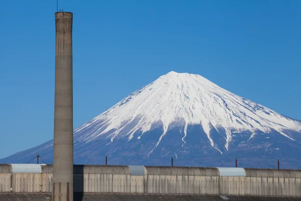 Berget fuji och japan industrin zon — Stockfoto
