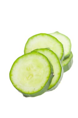 taze salatalık dilimlenmiş