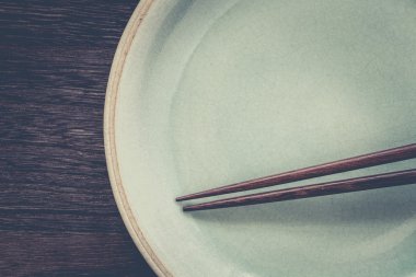 Ahşap kahverengi yemek çubukları