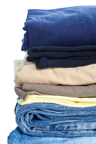 Pilha de camisas de algodão e jeans — Fotografia de Stock