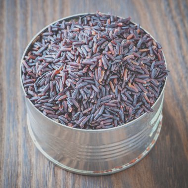 Uncooked brown rice in tin can