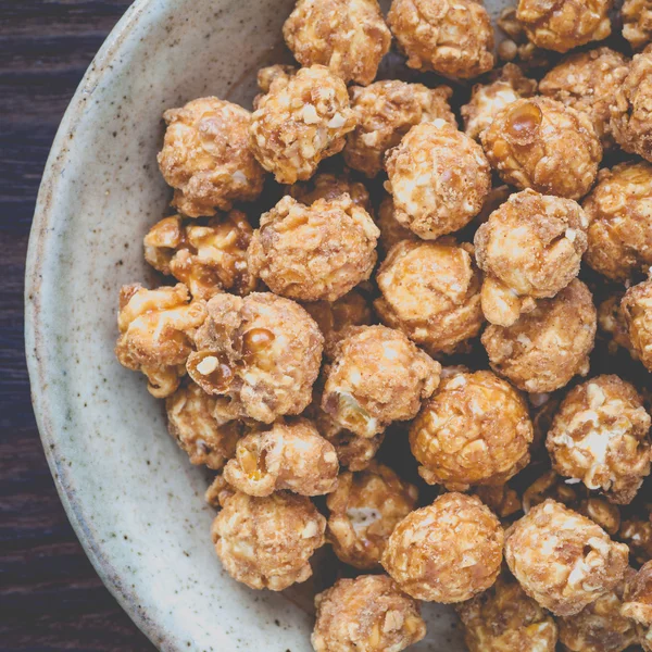 Almond and caramal popcorn — Stock Photo, Image