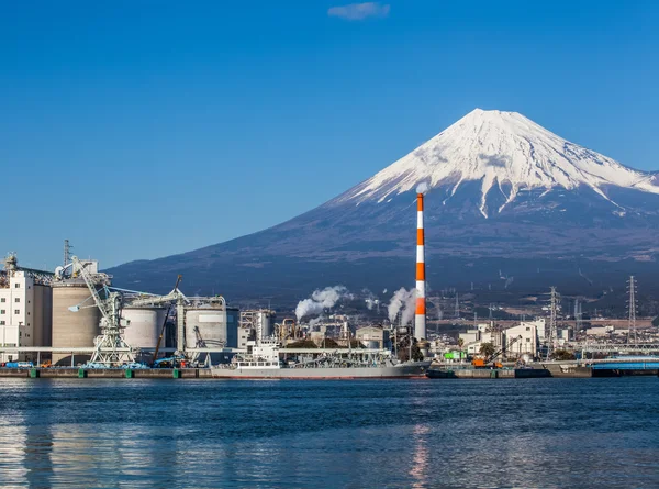 Японія нафтопереробний завод — стокове фото