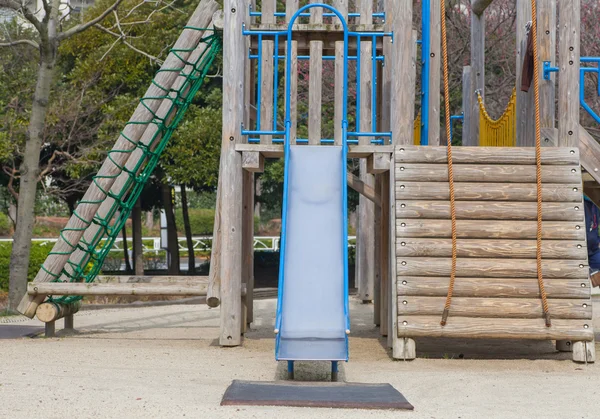 Parque infantil vazio para crianças — Fotografia de Stock