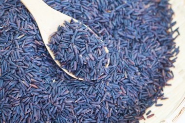 kahverengi pirinç pişmemiş