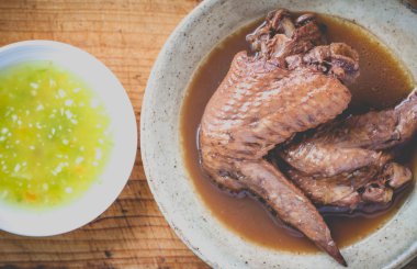 Beş baharat stew tavuk kanadı