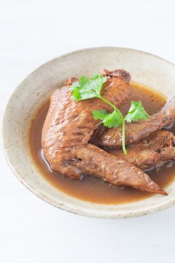 Beş baharat stew tavuk kanadı