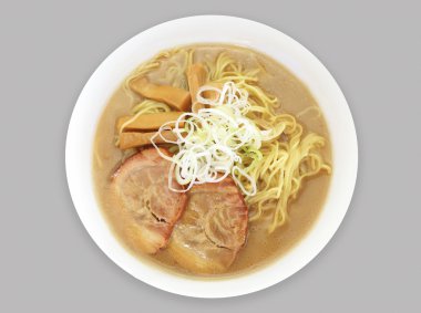 Japon şehriye çorbası