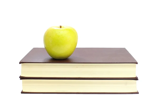 Manzana verde en libros — Foto de Stock