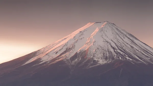 Ganz oben auf der Liste. Fuji mit Schnee — Stockfoto