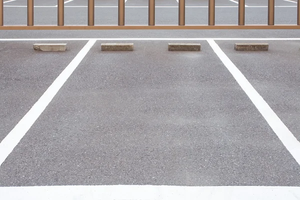 Espaço vazio no estacionamento do carro — Fotografia de Stock