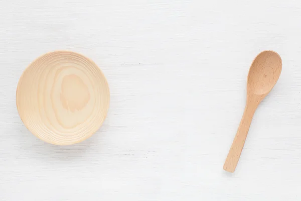 Tazón de madera y cuchara de madera — Foto de Stock