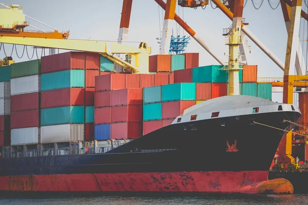 Kleurrijke stapel van containers — Stockfoto