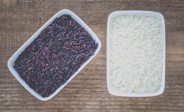 Arroz marrom e branco — Fotografia de Stock