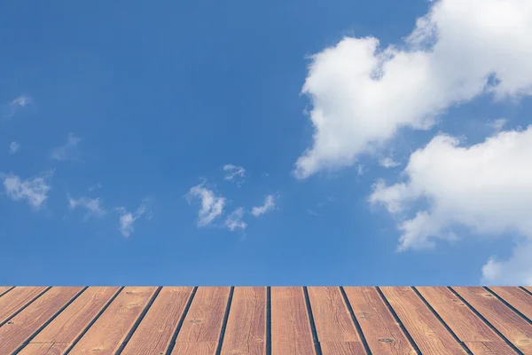 Holzboden und Himmel — Stockfoto