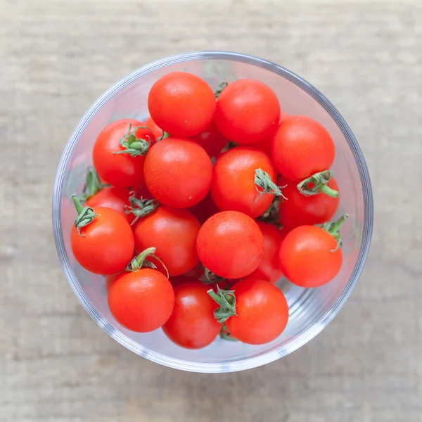 Свежие помидоры черри — стоковое фото