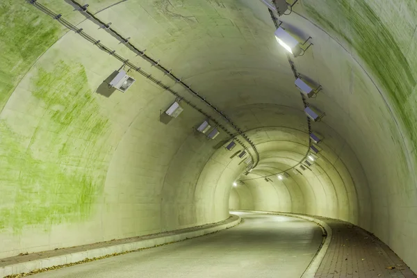 Urban tunnel på berget — Stockfoto