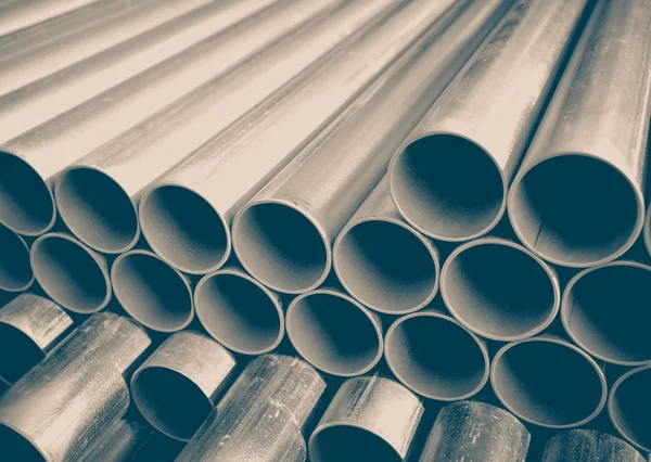 Pilha de tubos de metal — Fotografia de Stock