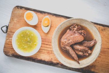 Beş baharat stew tavuk kanadı