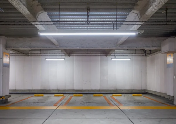 Espacio vacío aparcamiento — Foto de Stock