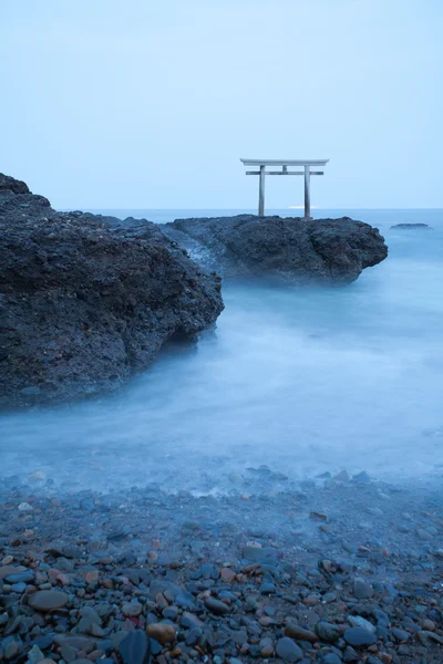 Porte du sanctuaire japonais — Photo