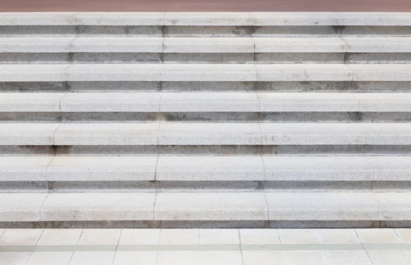 Hosszú szabadtéri beton lépcsőn — Stock Fotó