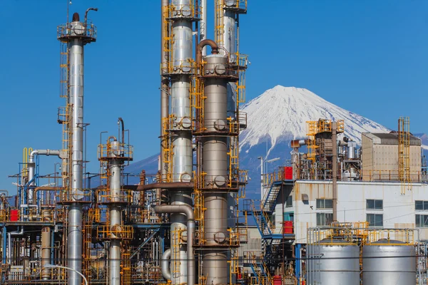 Японский нефтеперерабатывающий завод — стоковое фото