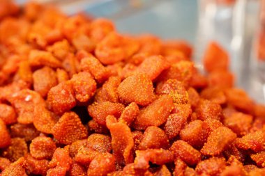 Kurutulmuş Çilek Yığını kapat, Tayland sokak gıda pazarı.