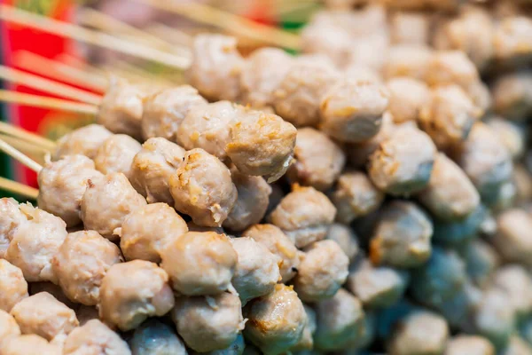 豚肉のミートボール タイのストリートフード市場の閉鎖 — ストック写真