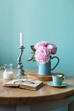 Mutfak masası şakayıkları hala hayatta