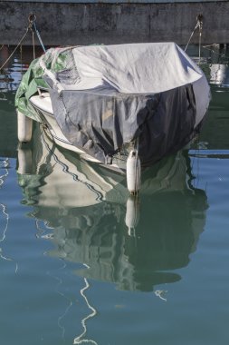 Kış aylarında gölde tekne