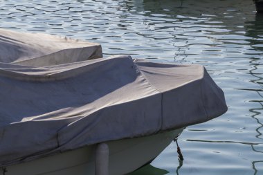 Kış aylarında gölde tekne