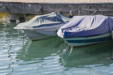 Kış aylarında gölde tekne