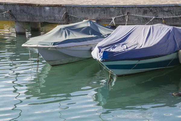 Kış aylarında gölde tekne