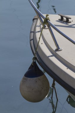 Kış aylarında gölde tekne