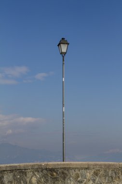 Göl kenarında lamba