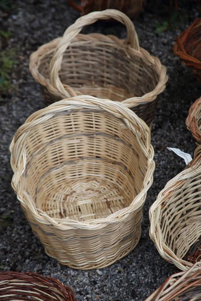 Panier fait à la main dans la ferme — Photo