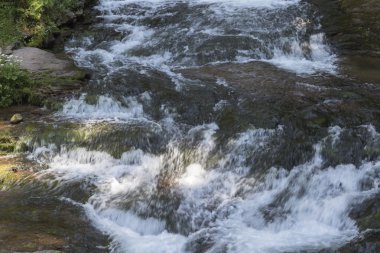 nehir ve kayalar manzara