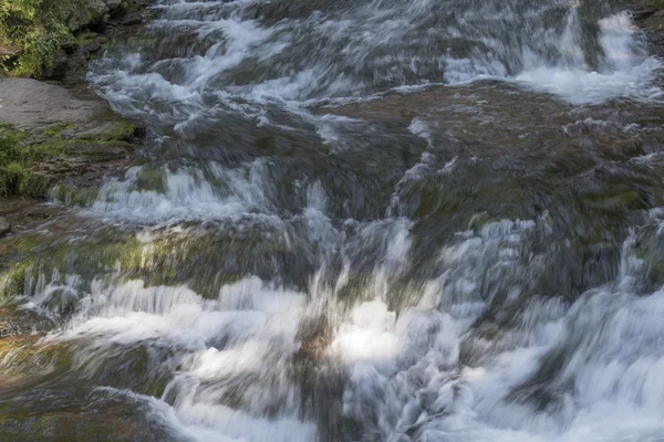 Rio e rochas paisagem — Fotografia de Stock