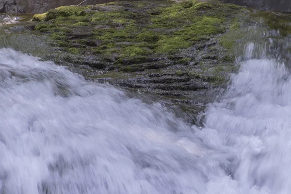 Rio e rochas paisagem — Fotografia de Stock