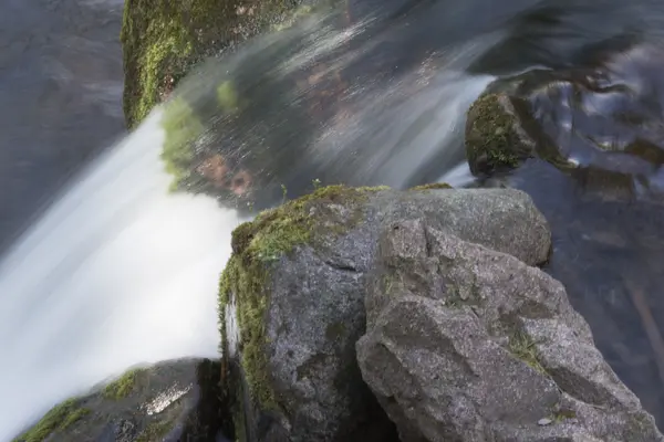 川の上の滝 — ストック写真