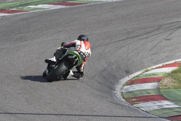 Brescia, Italië-12 augustus 2016. Vrije training motorfiets, Autodromo di Franciacorta — Stockfoto